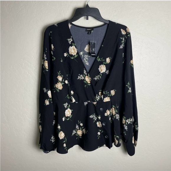 NWOT - Torrid Black floral surplice midi peplum blouse, 5X - Picture 2 of 4